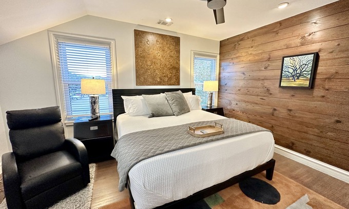 Washington Ave./ Memorial Park House | PET FRIENDLY! Private Quiet Home! Back to School 2025 Special!