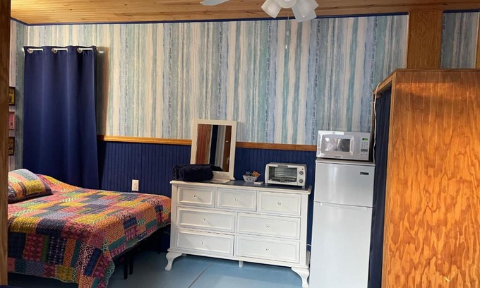 St. Cloud House | Pet friendly Private Studio