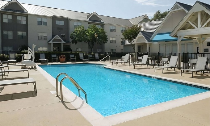 Fossil Creek Apartment | Pet-friendly Property! Outdoor Swimming Pool, Free Parking and Breakfast!