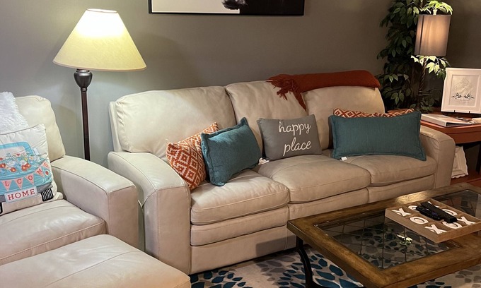 Johnson City House | Pet Friendly 🐾Quiet & Cozy NEWTON'S NEST 1 - NEAR ETSU - JCMC!