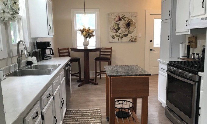 Springfield House | Pet friendly remodeled bungalow home just two blocks from Washington Park.