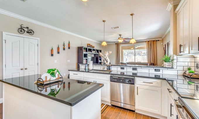 Mary Esther Apartment | Pet-Friendly Retreat | Private Fenced Yard, Near Parks & Gulf