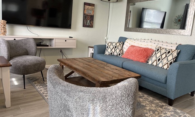Tropic House | Pet-friendly retreat with hot tub, perfect for families and USSSA visitors.