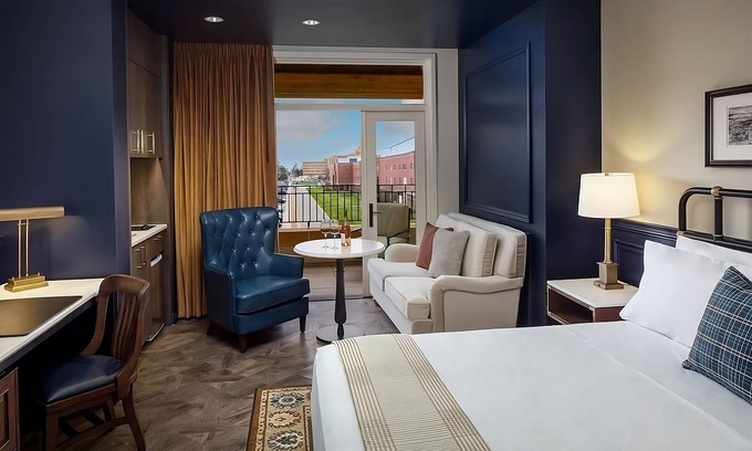Fitzsimons Hotel | Pet-Friendly Retreat w/Private Parking, Kitchenettes Near Local Sightseeing!