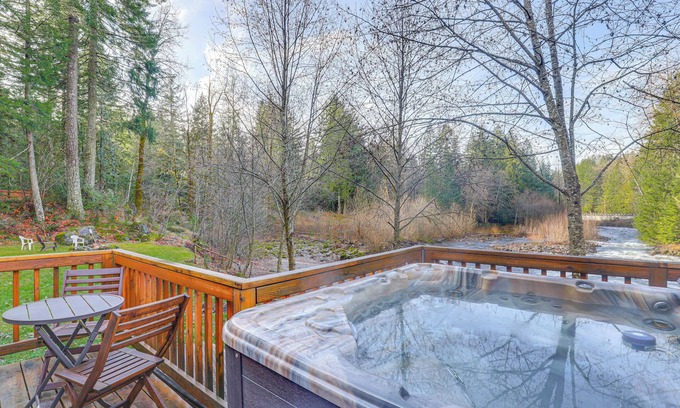 Zigzag Cabin | Pet-Friendly Riverfront Cabin w/Hot Tub