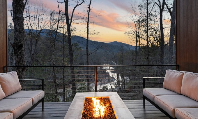 Burnsville House | Pet-Friendly Riverfront | Hot Tub, Views & Fishing