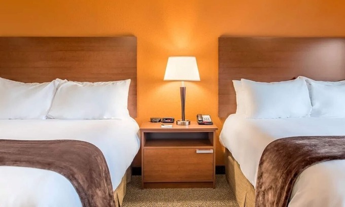Davenport Hotel | Pet-Friendly Room w/Mini Kitchen, Ideal for Extended Stays & Relaxing Getaways