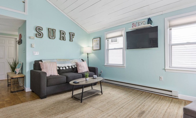 Salisbury Beach Apartment | PET FRIENDLY-Salisbury Surf Shack -Steps to the Beach!