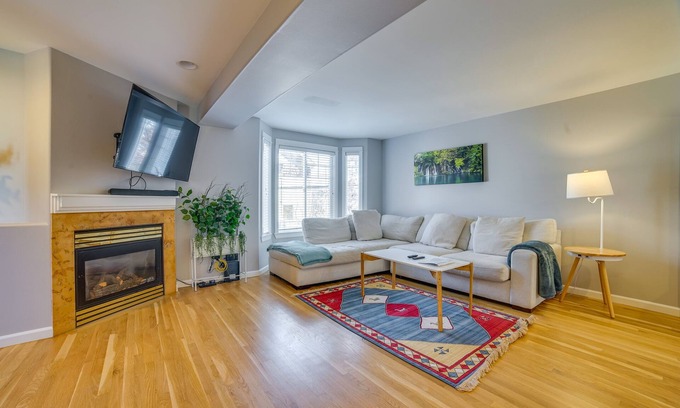 Licton Springs House | Pet-Friendly Seattle Townhome < 1 Mile to Lake!