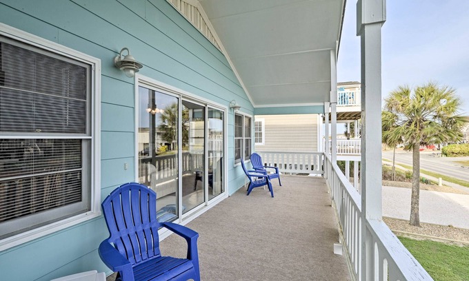 Holden Beach House | Pet-Friendly Second Row House Steps to Beach!