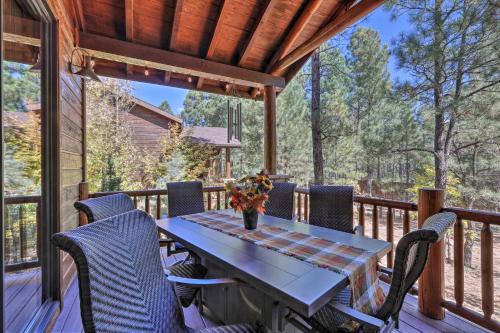 Torreon House | Pet-Friendly Show Low Townhome with Deck and Grill!