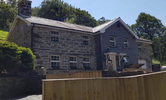 Maentwrog Cottage | Pet-Friendly Snowdonia Cottage Cozy Self-Catering Retreat in North Wales