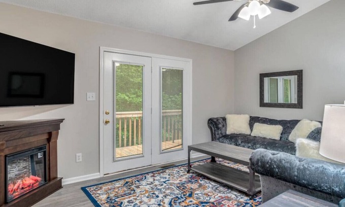 Royal Pines House | Pet Friendly South Asheville Hot Tub Townhome