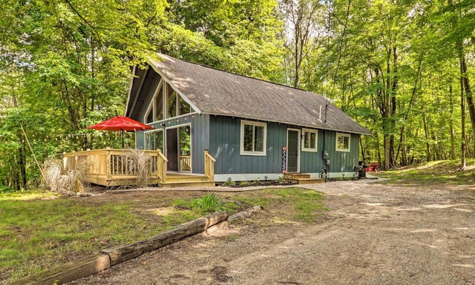 Canadian Lakes House | Pet-Friendly Stanwood Sanctuary with Fire Pit!