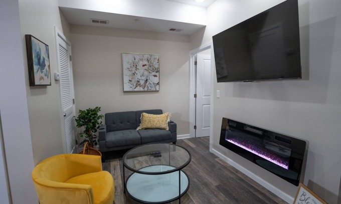 Downtown Baltimore Apartment | Pet friendly/Station North/corporate housing