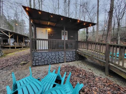 Gatlinburg - Pigeon Forge Resort | Pet Friendly Studio Cabin in Gatlinburg