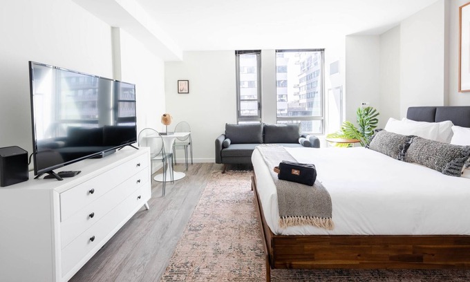 Foggy Bottom Apartment | Pet-Friendly Studio at The Boathouse Apts w/ Pool