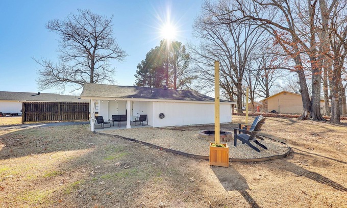 Vilonia Apartment | Pet-Friendly Studio w/Yard & Fire Pit in Vilonia!