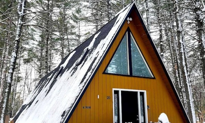 Center Conway Cabin | Pet Friendly Summer A-Frame | Pool | AirHockey | Fun