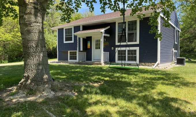 Glenn Haven Shores House | Pet Friendly! Summer home near the beaches of South Haven, and Saugatuck