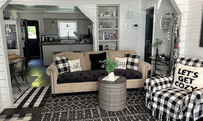 Luther Other | Pet Friendly! Super Cute Farmhouse - Fenced Yard!