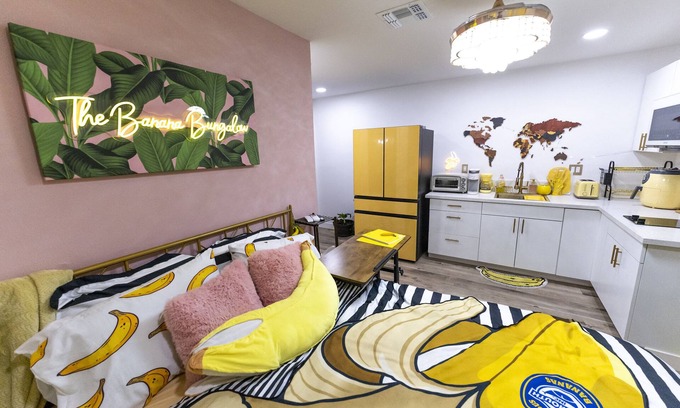 Las Vegas House | Pet Friendly! The Banana Bungalow