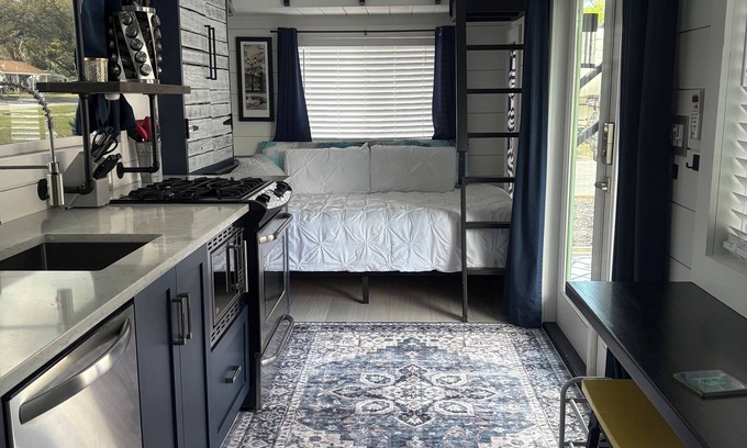 Clermont Villa | Pet Friendly Tiny Home Adventure in Bustling Clermont!