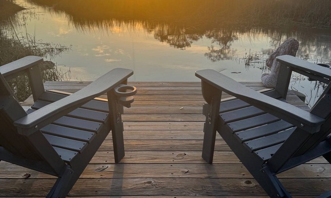 Redhill Cottage | Pet-Friendly, Tranquil Water Front cottage, Beach 20 min, 35 Min to Charleston.