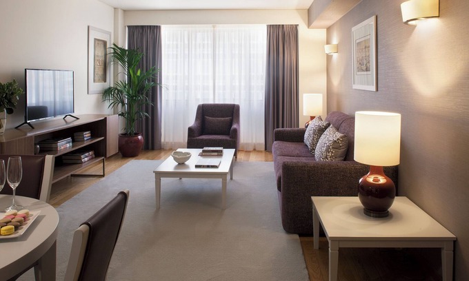 Santo Antonio Hotel | Pet-Friendly Unit at Altis Suites –Close to Lisbon Botanical Garden, Kitchenette