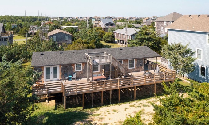 Salvo House | Pet-friendly, updated oceanside home in Salvo!