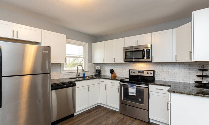 Walnut Creek House | Pet Friendly|Updated Roomy 3 Bdrm|DT Raleigh
