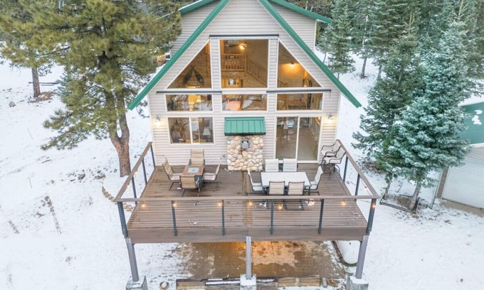 Duck Creek Village Cabin | Pet Friendly Rustic Charm Close to National Parks
