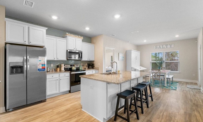 Upper Grand Lagoon House | Pet Friendly & 5 minute drive to the beach!