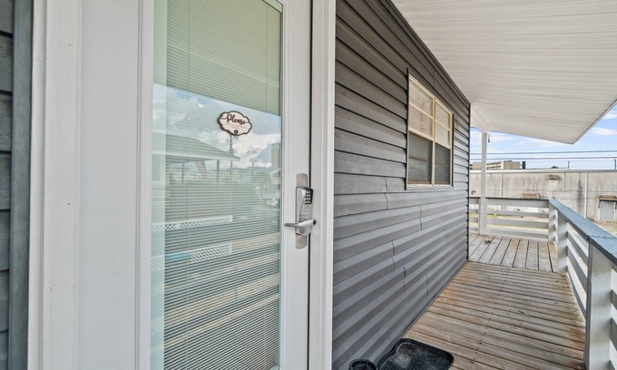 Gulf Lagoon Beach Apartment | Pet Friendly! Hot Tub! Sleeps Six!