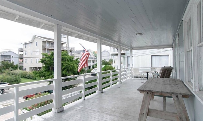 South End House | Pet Friendly Duplex Across from Crystal Pier
