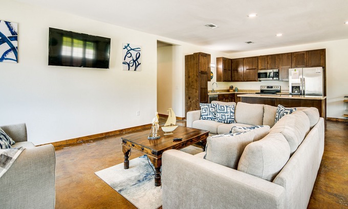 Diamond City Condo | Pet-Friendly Vacation Rental Near Bull Shoals Lake