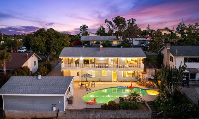 Fallbrook House | Pet friendly Vet Owned Home with Pool