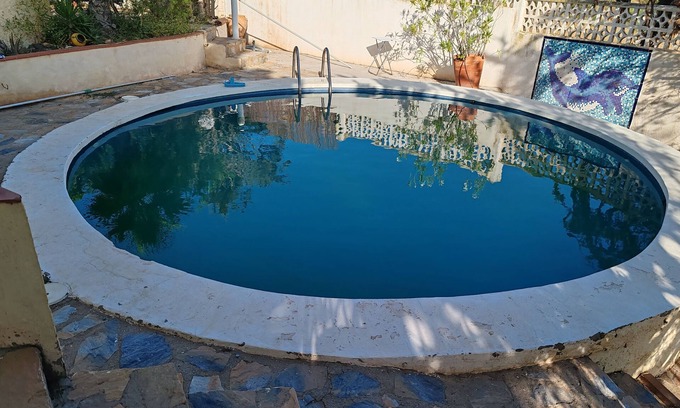 Los Geraeos Ski Chalet | Pet-friendly villa with pool and views