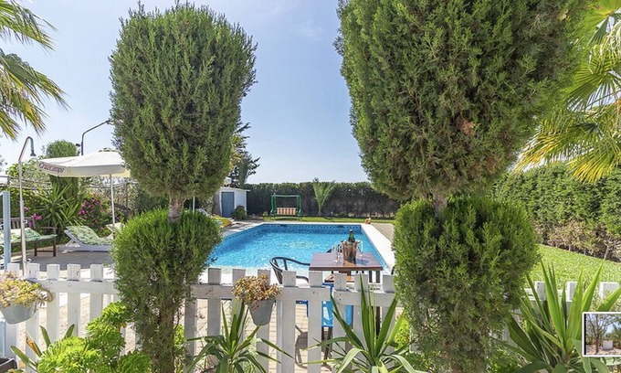 La Lantejuela Villa | Pet-Friendly Villa 'Casa Rural La Gitanilla' with Pool & Wi-Fi