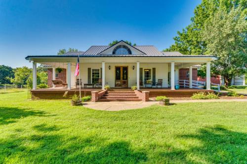 Vilonia House | Pet-Friendly Vilonia Home with Fenced Yard and Grill!