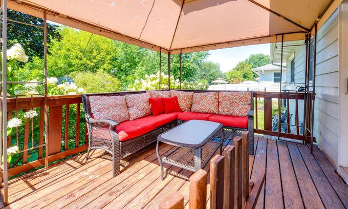 Waterloo House | Pet-Friendly Waterloo Abode w/Deck!