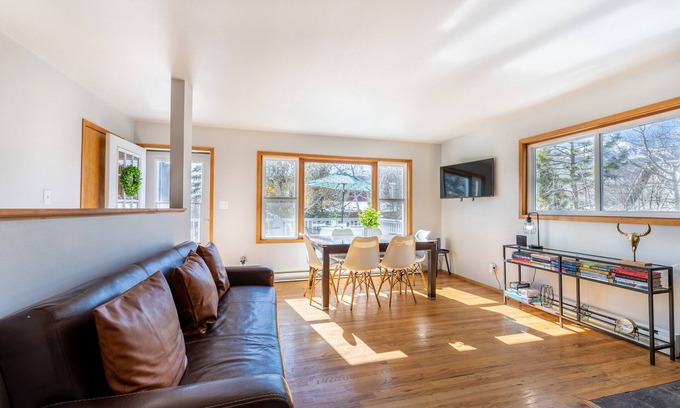 Willow Grove House | Pet-Friendly with Private Fenced-In Backyard and Beautiful Mountain Views!