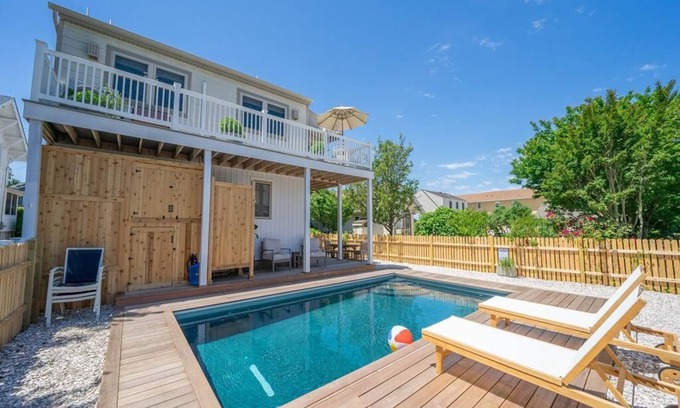 Stone Harbor Condo | Pet Friendly with a new pool, outdoor space and 4 bedrooms! Great location within walking sitance to 96th Street shopping and activities.