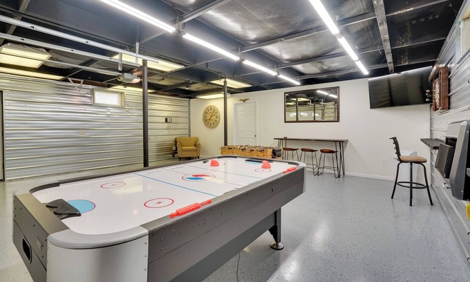 Zanesville Apartment | Pet-Friendly Zanesville Haven w/Game Room!
