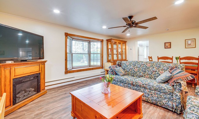 West Tuckerton House | Pet-Friendly Little Egg Harbor Home w/Fenced Yard