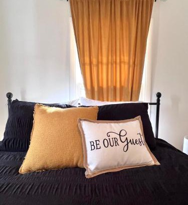University Heights House | Pete's Place - Walking distance to U of IA!