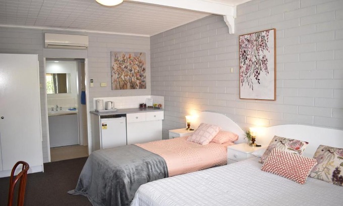 Peterborough Hotel | Peterborough Motel