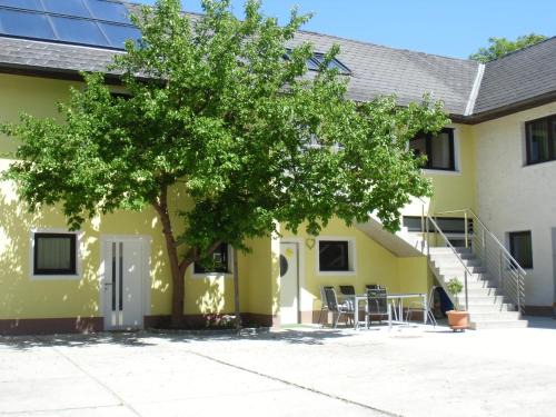 Mauthausen House | Peterseil's Radl Zimmer