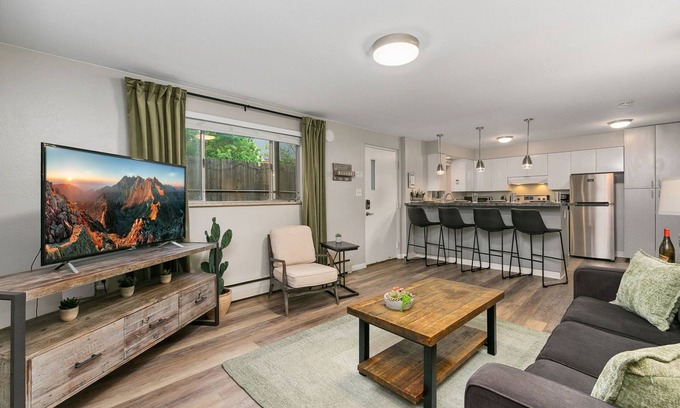 Old Town Condo | Peterson Flats Urban Group Getaway