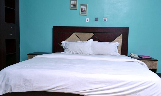 Calabar Cabin | Petesville Hotel Calabar